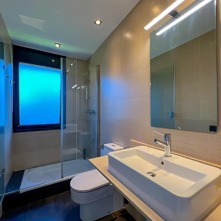 Villa Stylish With Saltwater Pool