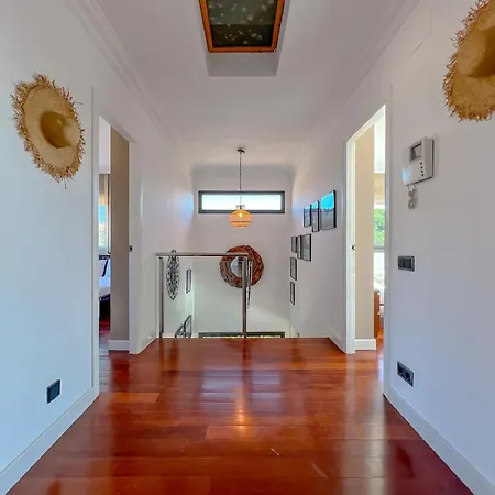 Stylish With Saltwater Pool *