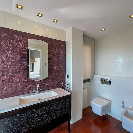 Stylish With Saltwater Pool *